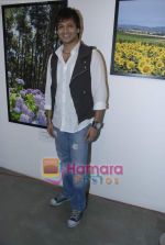 Vivek Oberoi at Dr Batra art exhibition in NCPA on 17th March 2010 (23).JPG